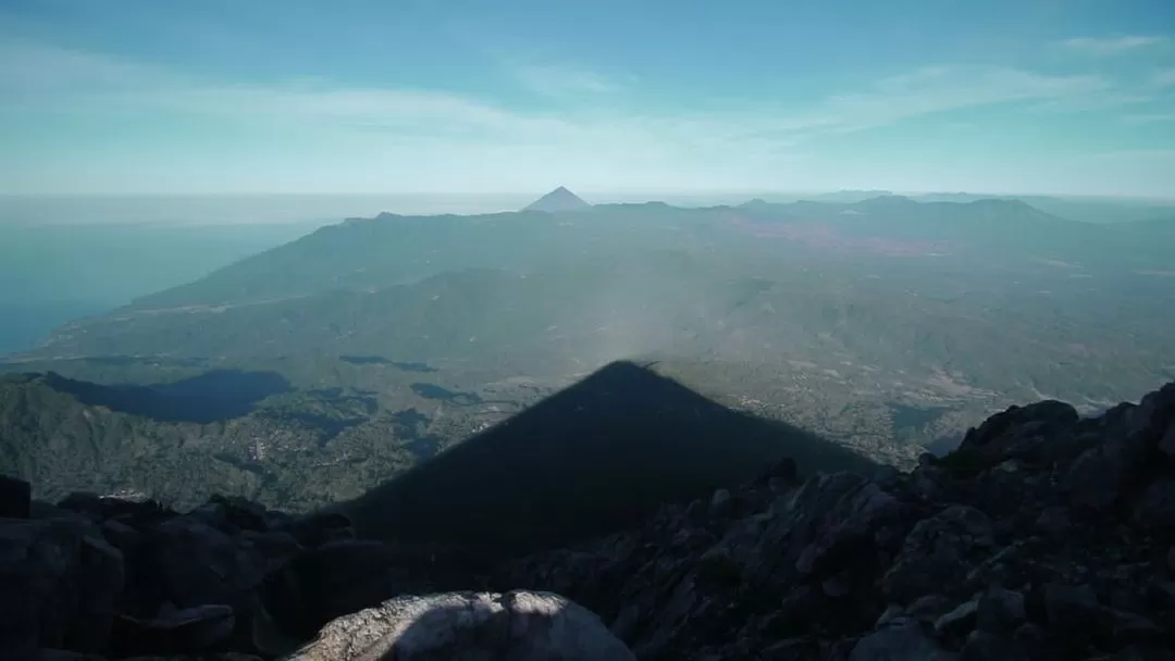 Bila ingin mendaki ke puncak gunung terbaik di Flores NTT, ini jalur tepat yang bisa dilalui. (Foto: Ignas Kunda)