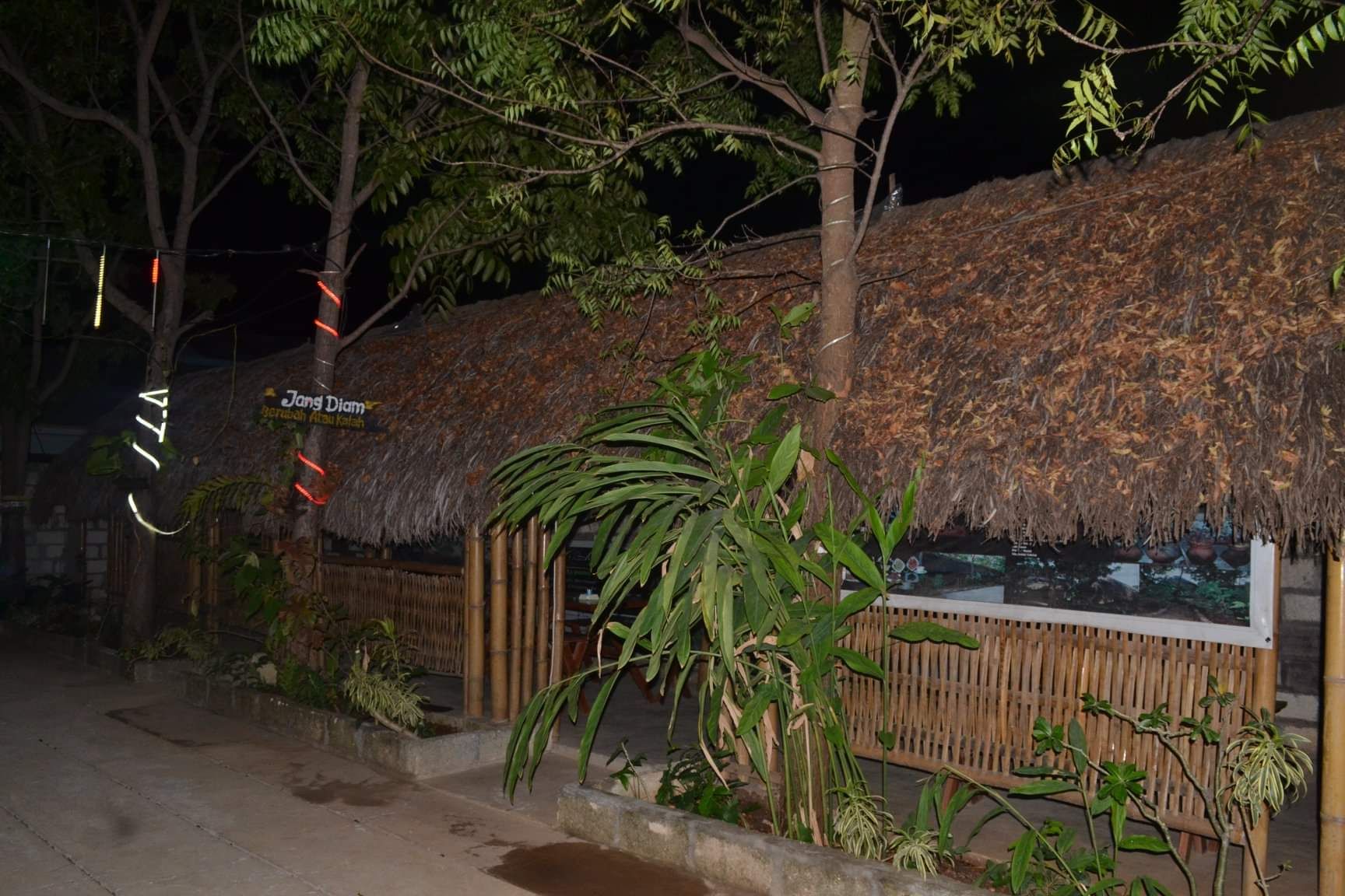Senandung rindu di kafe terbaik ini mengantar imajinasi ke masa lalu, lokasi santai di Kupang NTT.